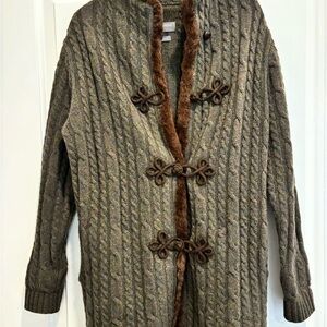 Green Wool sweater with brown accidents and fur trim